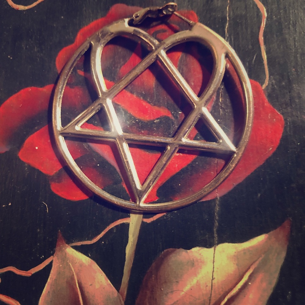 Heartagram HIM single gothic large earring